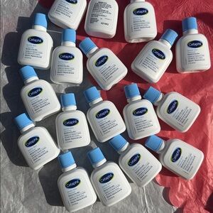 Cetaphil Daily Facial Cleanser Mini Travel Bottles (18 count, 1 oz ea) Brand new
